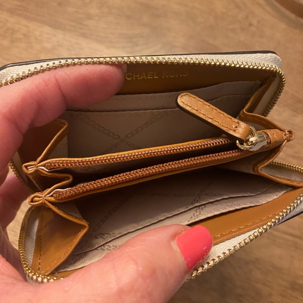 Michael Kors Brown and Cream Crossbody Bag Set - Picture 7 of 9